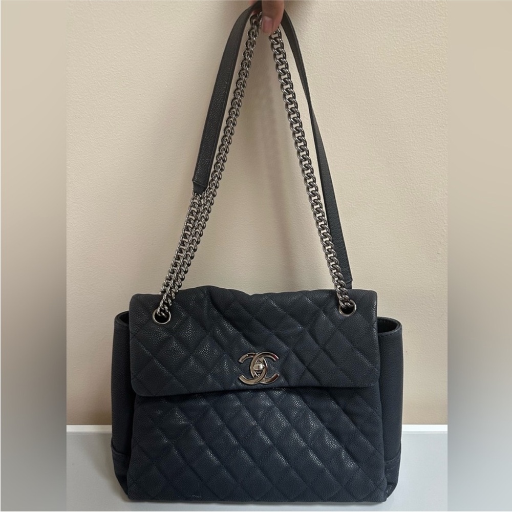 ❌SOLD❌ Chanel Navy Blue Quilted Shoulder Bag - Picture 1 of 1